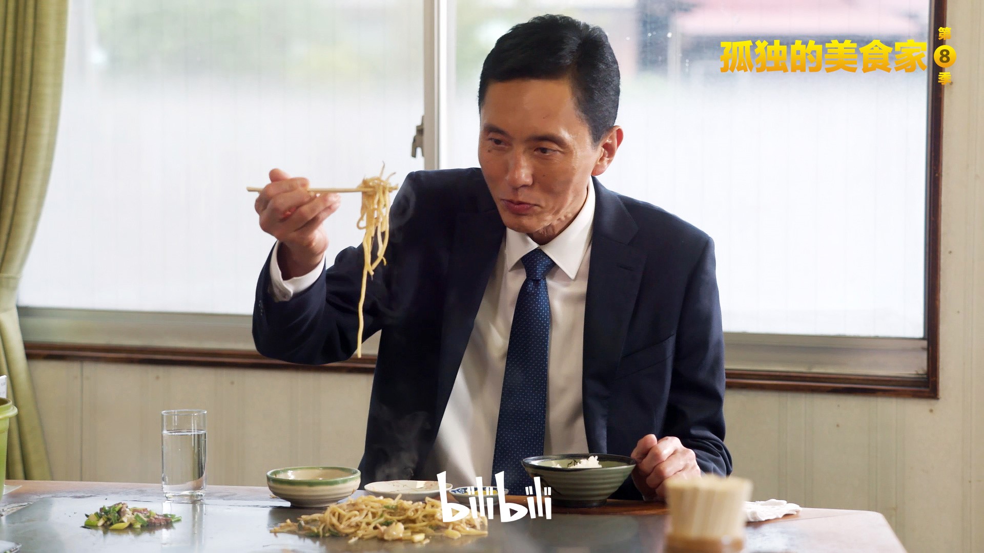 AI换脸叶舒华 妻子外出拍片迟迟未归 老公打来电话关怀剧照2